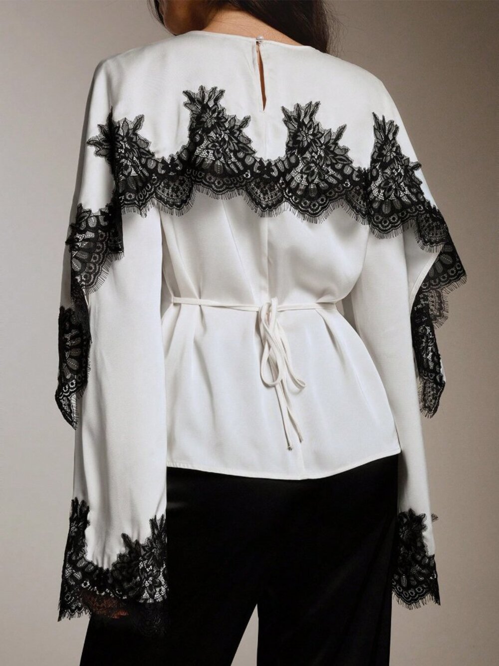 Black And White Elegant Women's Contrast Color Lace detailed Blouse - Picture 2 of 7